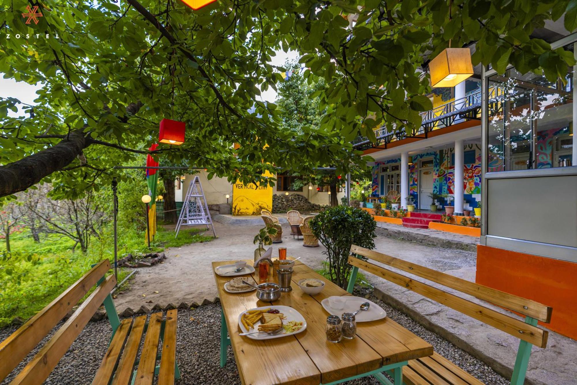 Zostel Old Manali Vandrarhem Exteriör bild