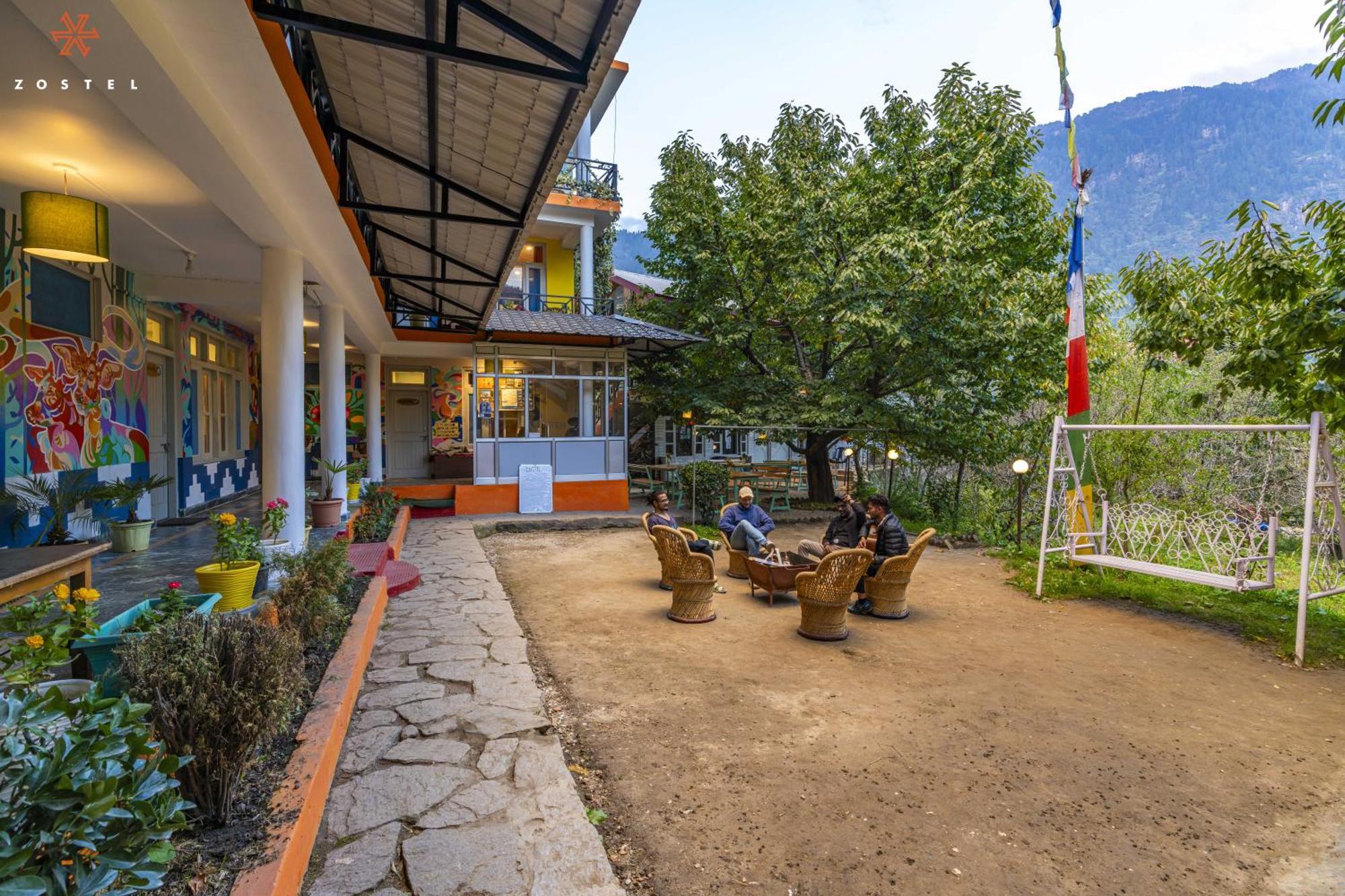 Zostel Old Manali Vandrarhem Exteriör bild